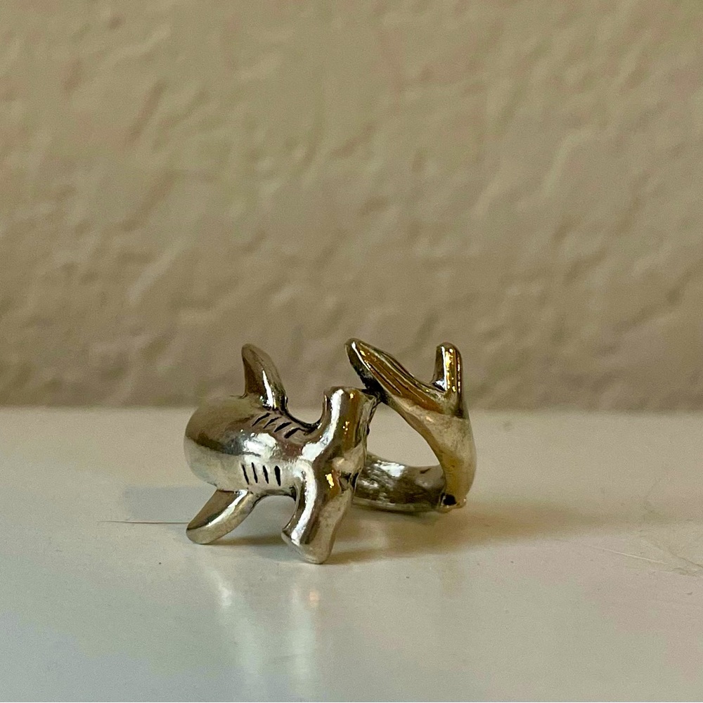 Shark ring